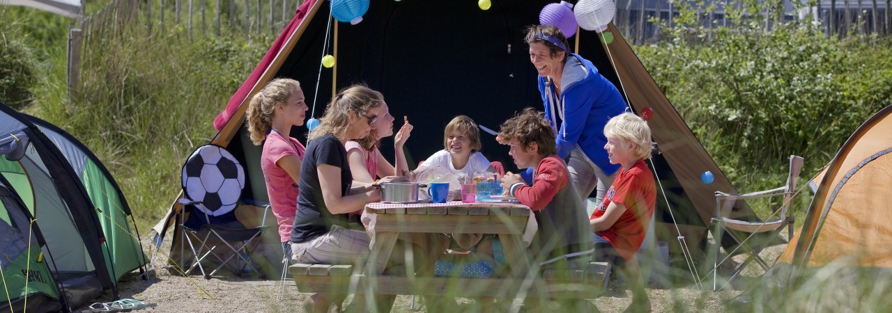 Ontbijten op Camping Bakkum